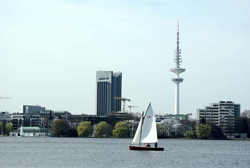 Hamburg: 1.5-Hour Sailing Sightseeing Tour on Aussenalster - Key points to know before you sail