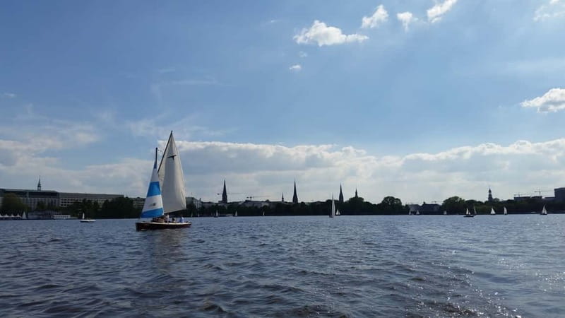 Hamburg: 1.5-Hour Sailing Sightseeing Tour on Aussenalster - Why the Außenalster makes a fine sailing setting