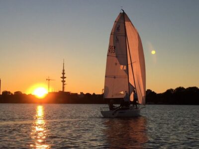 Hamburg: Alster River Sailboat Tour with Sundowner