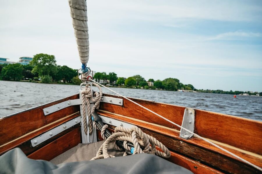 Hamburg: Alster River Sailing Tour on a 2-Masted Sailboat - Hotel Atlantic and the city from the water