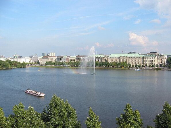Hamburg Small-Group Sunset Sailing Cruise on Lake Alster - Key points before you book