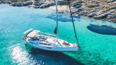 Heraklion: Dia Island Sailboat Cruise with Swimming and Meal