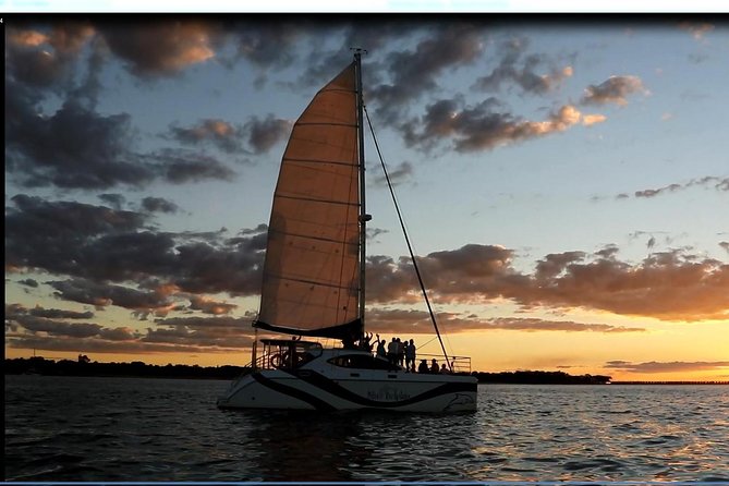 Hervey Bay Champagne Sunset Sail - What happens during the 90-minute sail