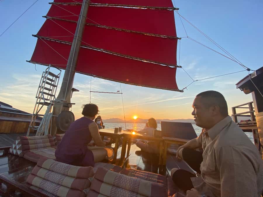 Hua Hin: Siamtara Sunset Sailing Dinner Cruise with Pickup - Thai Dinner as the Sun Goes Down