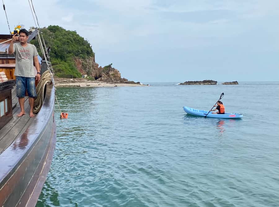 Hua Hin: Siamtara Sunset Sailing Dinner Cruise with Pickup - Sunset, Music, and the Evening Return