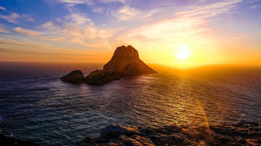 Ibiza: Midday or Sunset Sailing with Snacks and Open Bar - Weather, comfort, and practical limits