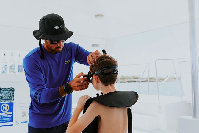 Iconic Aruba Sail and Snorkel Experience - The crew sets the tone