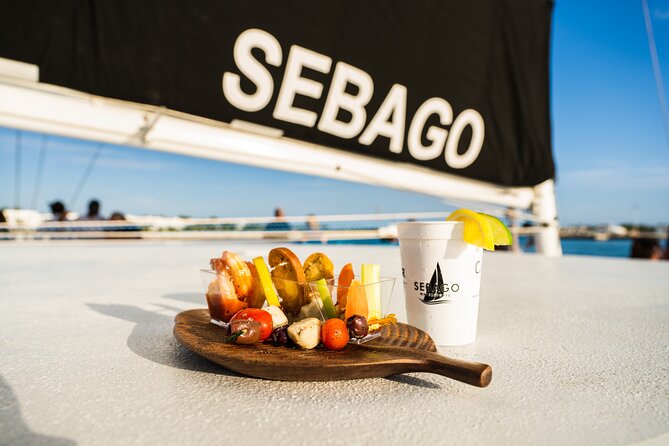 Key West Sunset Sail with Open Bar, Live Music and Hors D'oeuvres - Why a Key West sunset sail works so well