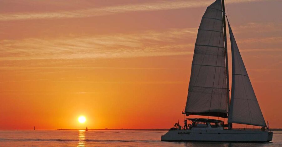 La Rochelle: 2-Hour Sunset Sailing Cruise - When the engine stops and the sails go up