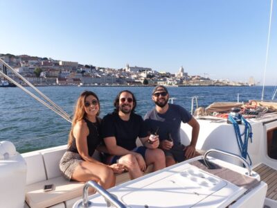 Lisbon: Champagne Sailing Tours