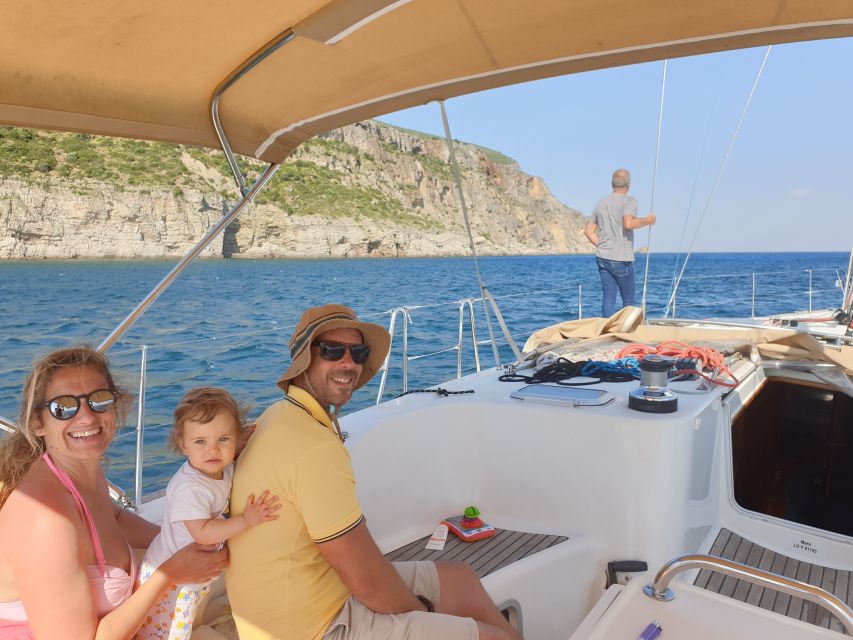Lisbon: Champagne Sailing Tours - Drinks, homemade snacks, and the pace on board