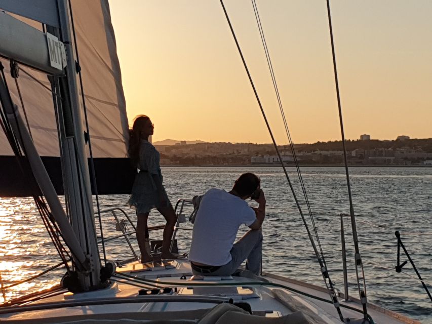 Lisbon: Champagne Sailing Tours - Choosing the best departure time