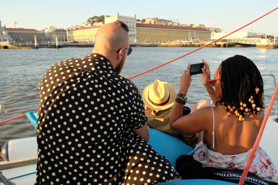 Lisbon: City Skyline Sailboat Cruise with Drink and Snacks - Crossing to Cacilhas and Cristo Rei