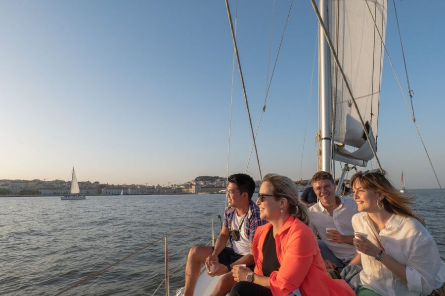 Lisbon: Daytime/Sunset/Night City Sailboat Tour with Drink - Practical advice for a smooth departure