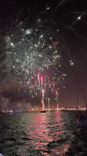 Lisbon: New Year's party on sailboat tour 2026 to 2027 - Why a sailboat is a smart place for Lisbon’s fireworks