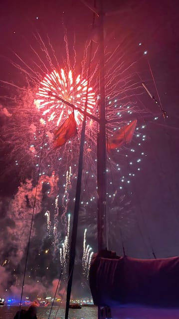 Lisbon: New Year's party on sailboat tour 2026 to 2027 - What the two hour route looks like