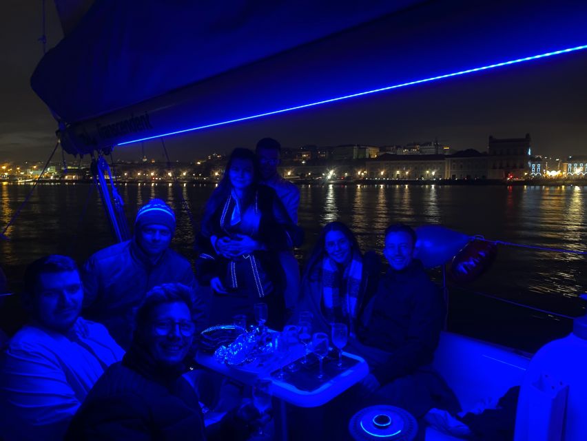 Lisbon: Sailboat Tour w/ Local Guide and Open Bar Green Wine - Why sunset is worth the extra planning