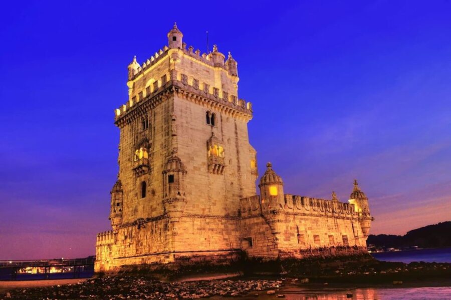 Lisbon: Sailboat Tour w/ Local Guide and Open Bar Green Wine - What the $35 price gives you