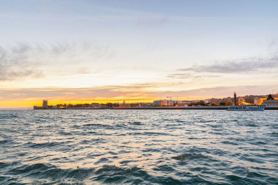 Lisbon: Sailing Tour on the Tagus River - The 105-minute route along the Tagus