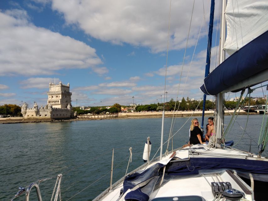 Lisbon: Sailing Tour with Wine and Snacks - Cristo-Rei and the wide Tagus