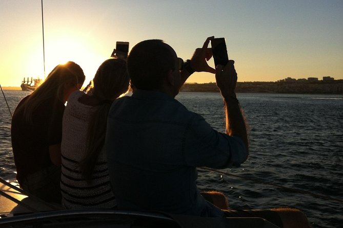 Lisbon Small Group 2h Sunset Sailing- Live Commentary & a Drink - Meeting at Gate 1 in Belém
