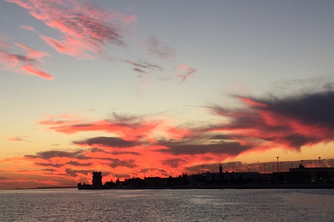 Lisbon Small Group 2h Sunset Sailing- Live Commentary & a Drink - The Discoveries Monument and Belém Tower