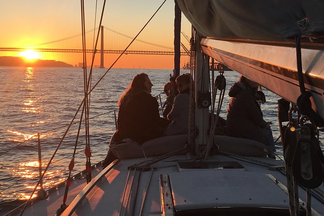 Lisbon Sunset Sailing Tour with White or Rosé Wine and Snacks - Cristo Rei and the Almada shore