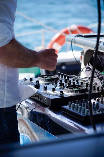 Malaga: Catamaran Sailing Cruise with Swimming & Optional DJ - Sailing or motor ride?