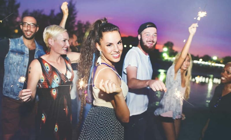 Malaga: Sailing Catamaran Sunset Cruise with Live DJ & Drink - What the DJ Adds to the Ride