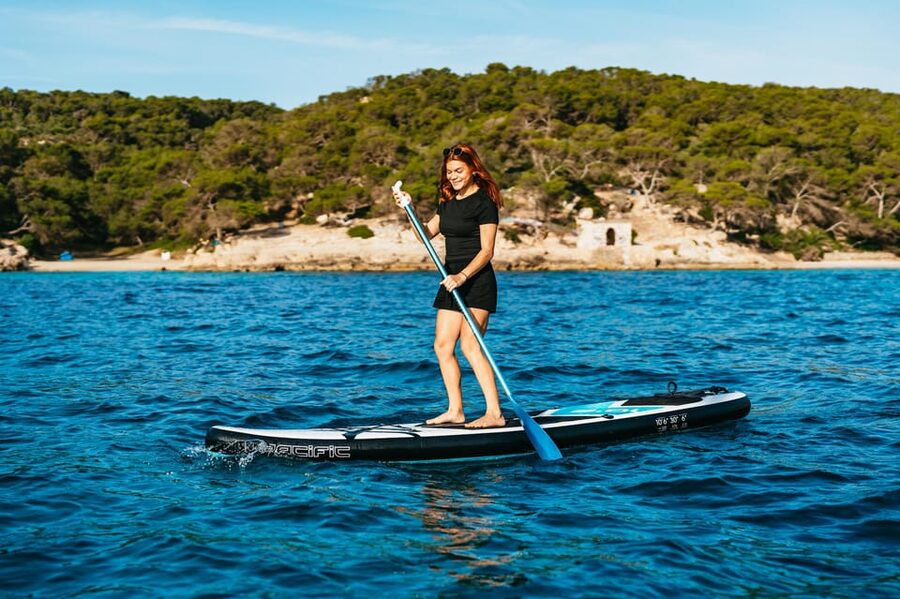 Mallorca: Midday or Sunset Sailing with Snacks and Open Bar - What the crew adds to the experience