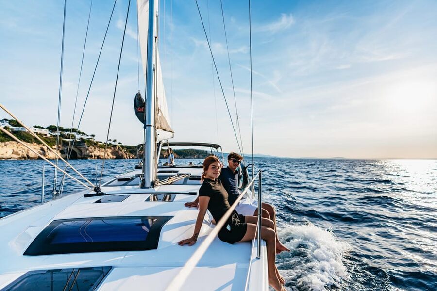 Mallorca: Midday or Sunset Sailing with Snacks and Open Bar - Sea conditions, comfort, and a few honest drawbacks