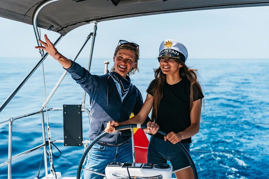 Mallorca: Midday or Sunset Sailing with Snacks and Open Bar - Who should book this four-hour cruise