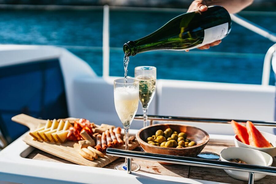 Mallorca: Midday or Sunset Sailing with Snacks and Open Bar - Finding the boat at Club de Mar Mallorca