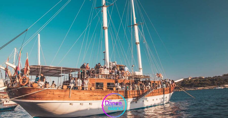 Malta: Sailboat Party with an Open Bar, Snack, and Swimming - Sunset views along Malta’s rocky coast