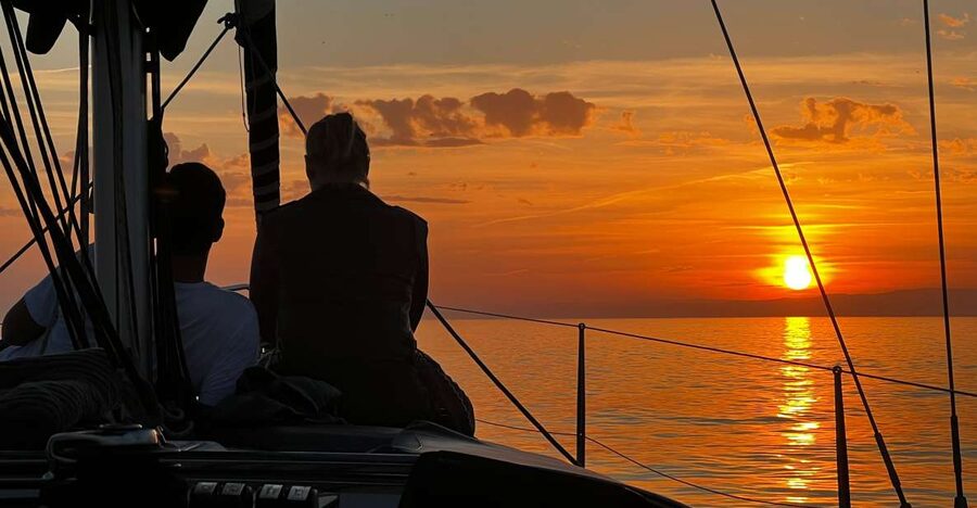 Marbella: Sunset Sailing Trip with Drinks and Snacks - Sailing out of Puerto Banús at golden hour