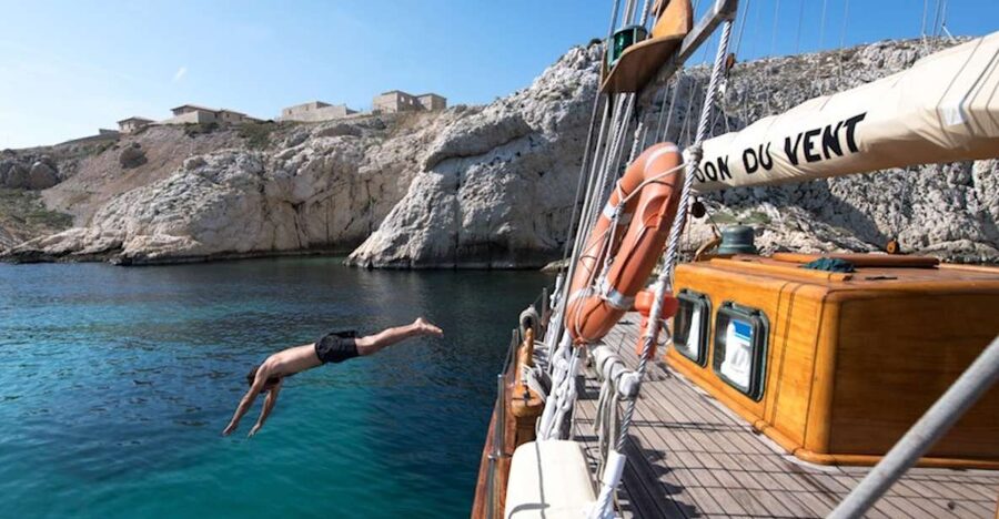 Marseille: Calanques Sailing Day Trip with Lunch and Wine - The first run along the Mediterranean coast