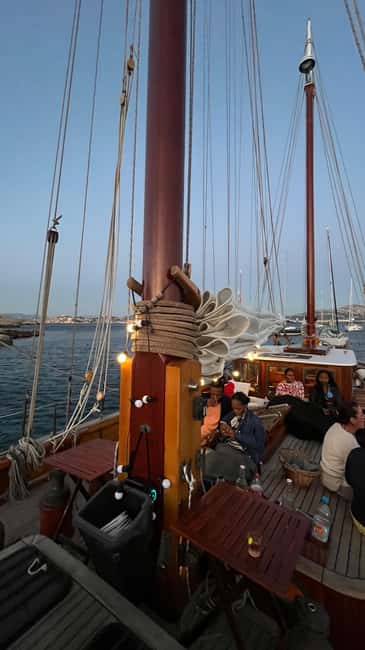 Marseille: Evening sailboat trip to the Calanques du Frioul with buffet and organic wine - Leaving Marseille from the Old Port