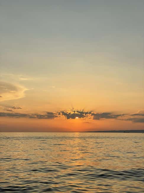 Marseille: Evening sailboat trip to the Calanques du Frioul with buffet and organic wine - How the timing works in each season