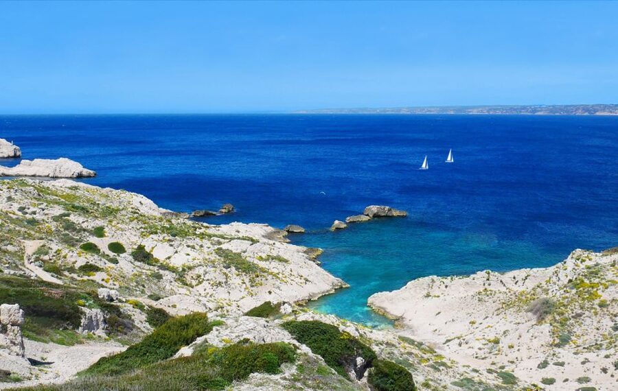 Marseille: Frioul Calanques Sailing Trip - Crossing toward the Frioul Islands