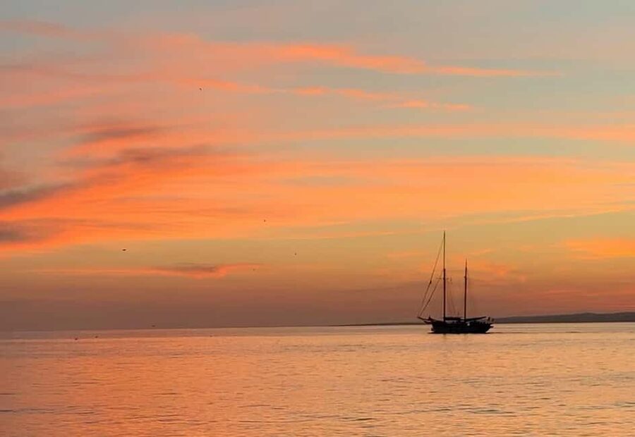 Marseille: Sunset Sailing Cruise with Dinner and Wine - Is the $64 price fair?
