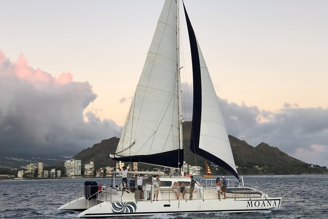 Moana’s Swim’n’Sail Cocktail Cruise Along the Waikiki Coast - Cocktails, music, and the onboard mood