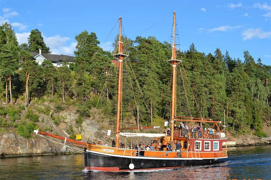 Oslo: Fjord Mini Cruise by Wooden Sailing Ship - Setting out from Oslo City Hall Pier 3