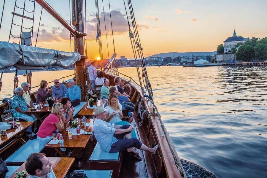 Oslo: Fjord Mini Cruise by Wooden Sailing Ship - What you see during the 50-minute harbor loop