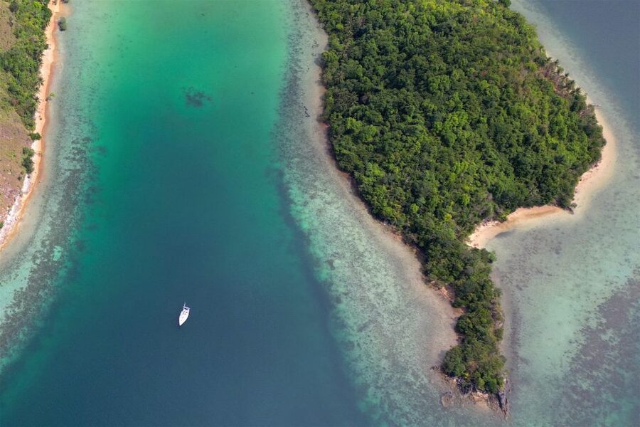 Palawan: Private Sailing Yacht Cruise in El Nido - Malpacao Island: snorkeling and a quiet beach