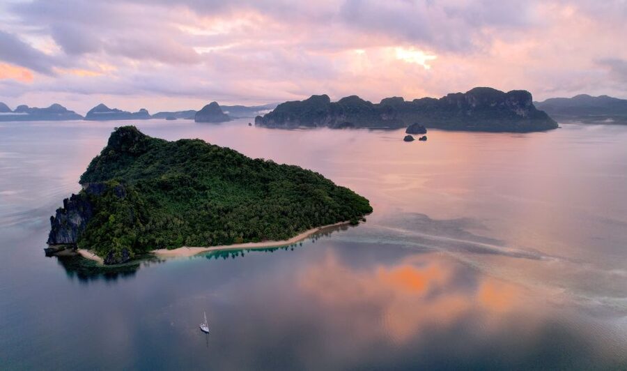Palawan: Private Sailing Yacht Cruise in El Nido - Sylvain’s role makes a real difference