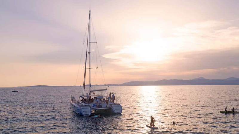 Palma de Mallorca: Deluxe Catamaran Sailing Tour with Meal - Why the Oasis catamaran feels different
