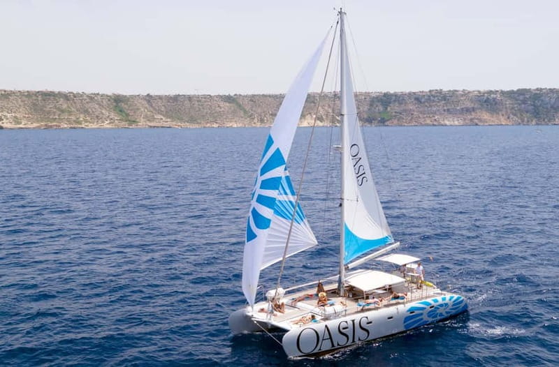 Palma de Mallorca: Deluxe Catamaran Sailing Tour with Meal - Swimming in Cala Vella