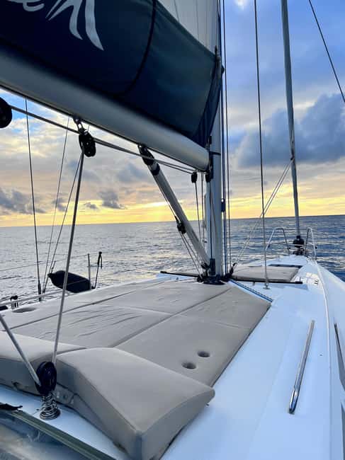Pasito Blanco : Private sailing tour with food & drinks - Anchoring in a bay for swimming