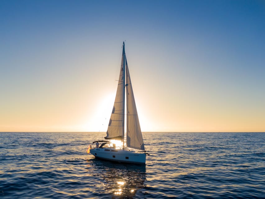 Pasito Blanco : Private sailing tour with food & drinks - How the price compares with the experience
