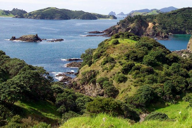 Phantom Sailing Bay of Islands - Leaving Russell for the Bay of Islands